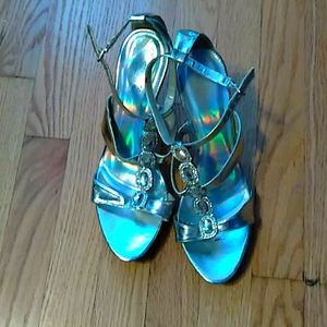 Women's silver and rhinestone pumps 10